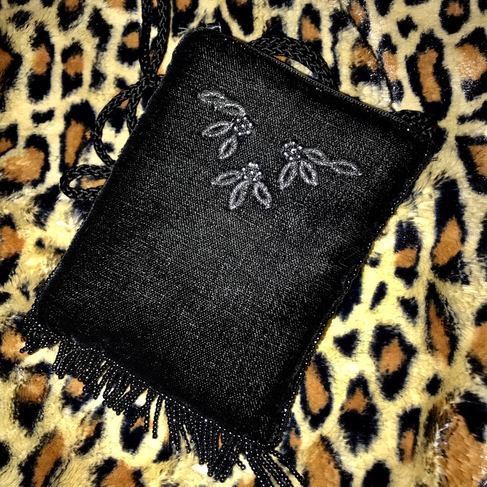 Small little velvet evening bag satchel. 
Prom cute!